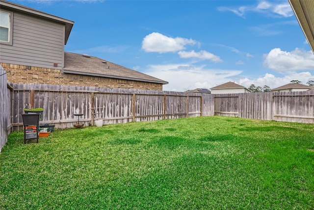 view of yard featuring a fenced backyard