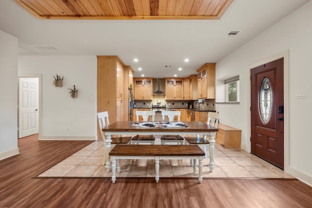 dining room featuring light wood-type flooring, baseboards, visible vents, and recessed lighting