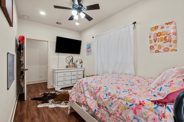 bedroom with baseboards, visible vents, a ceiling fan, wood finished floors, and recessed lighting