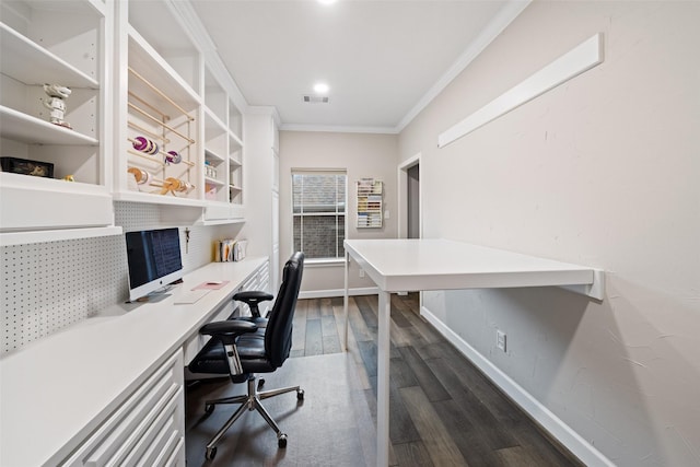 office area featuring dark wood finished floors, visible vents, ornamental molding, built in study area, and baseboards