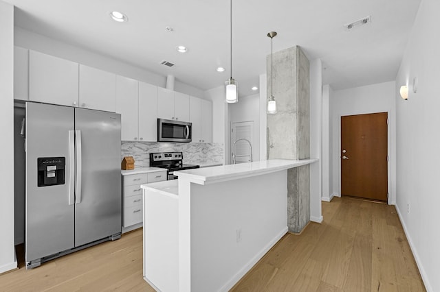 kitchen featuring stainless steel appliances, tasteful backsplash, light countertops, visible vents, and light wood-style floors