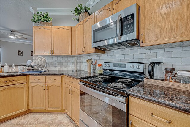 kitchen with ceiling fan, stainless steel appliances, dark stone counters, tasteful backsplash, and crown molding