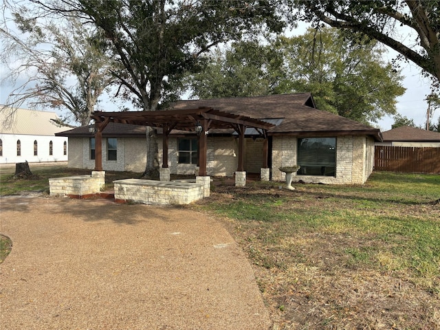 view of front of property featuring a patio area, fence, a pergola, and a front yard