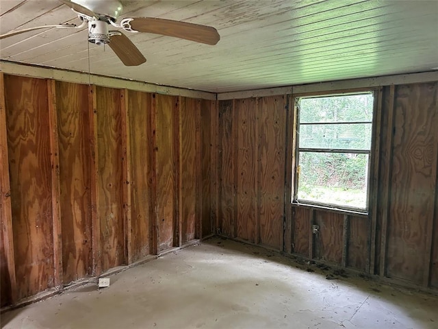 empty room featuring a ceiling fan