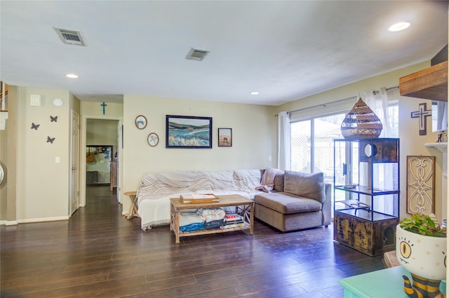 living room with baseboards, wood finished floors, visible vents, and recessed lighting