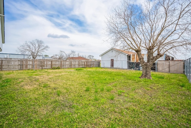 view of yard featuring a fenced backyard