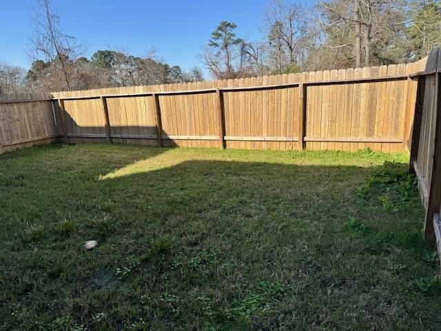 view of yard featuring a fenced backyard