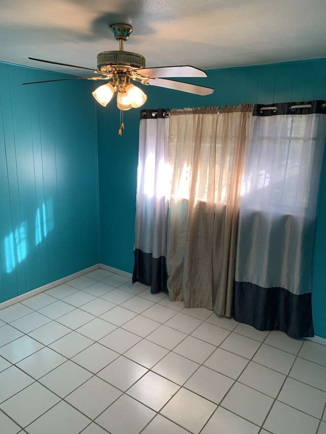 empty room with ceiling fan