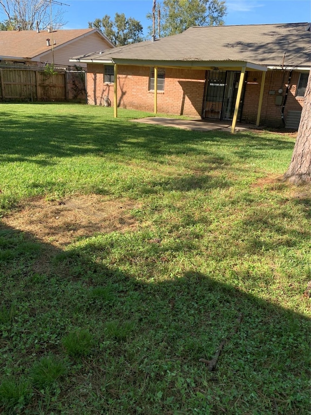 view of yard featuring fence