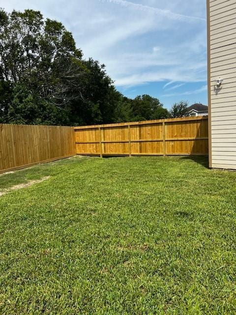 view of yard featuring a fenced backyard