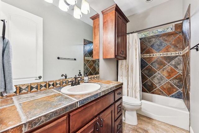 bathroom with shower / tub combo with curtain, vanity, and toilet