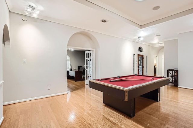 811 Piney Ridge Dr, Friendswood, TX 77546 - rec room featuring arched walkways, light wood-style flooring, pool table, and a desk