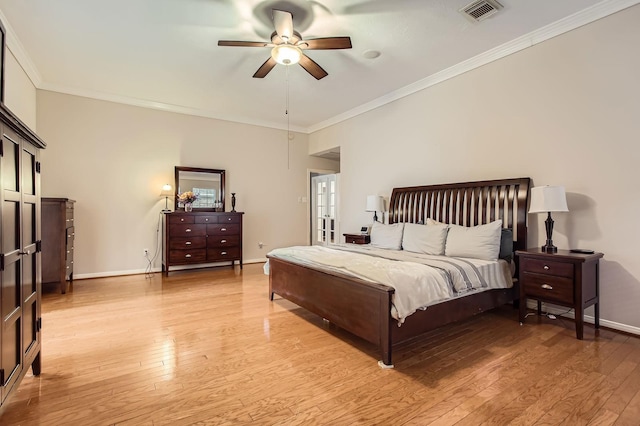 811 Piney Ridge Dr, Friendswood, TX 77546 - bedroom featuring light wood-style floors, ornamental molding, and a ceiling fan