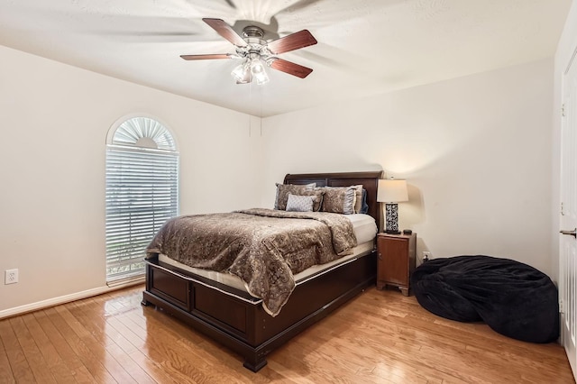 811 Piney Ridge Dr, Friendswood, TX 77546 - bedroom featuring light wood-style flooring and a ceiling fan