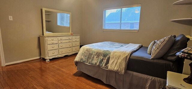 811 Piney Ridge Dr, Friendswood, TX 77546 - bedroom featuring wood finished floors and baseboards
