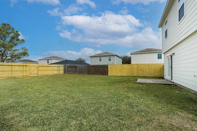 view of yard featuring a fenced backyard