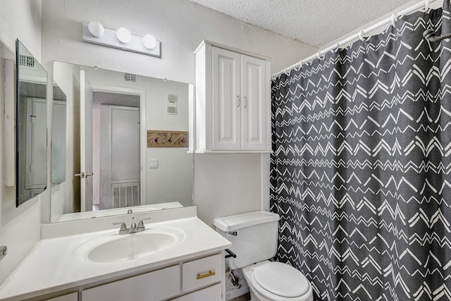 bathroom featuring a textured ceiling, curtained shower, toilet, visible vents, and vanity