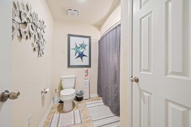 full bath featuring toilet, baseboards, visible vents, and tile patterned floors