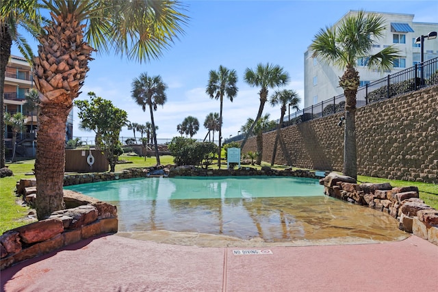 view of swimming pool featuring fence