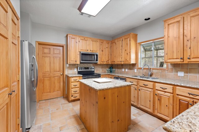 kitchen with tasteful backsplash, visible vents, appliances with stainless steel finishes, and a sink