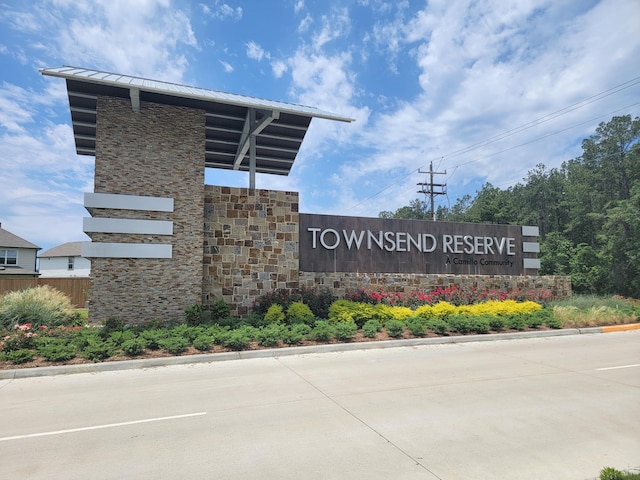 view of community / neighborhood sign