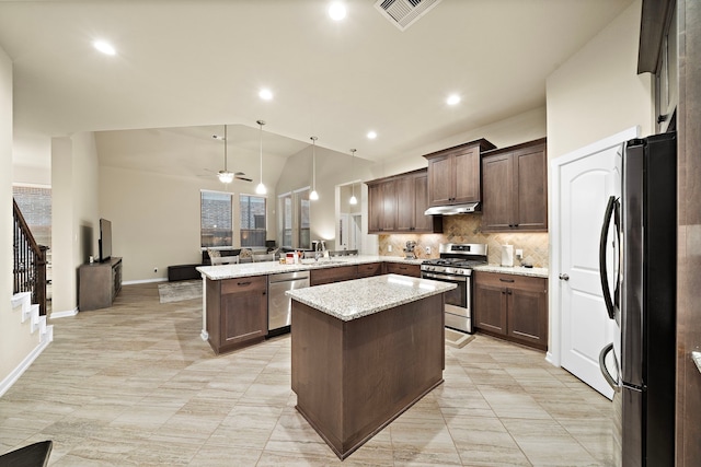 kitchen featuring visible vents, open floor plan, a peninsula, stainless steel appliances, and a sink