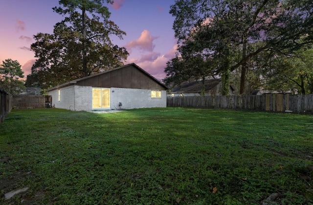 view of yard featuring a fenced backyard