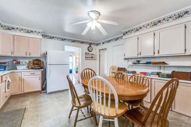 dining room with ceiling fan