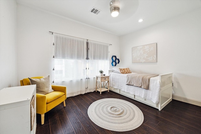 bedroom featuring recessed lighting, visible vents, baseboards, and hardwood / wood-style flooring