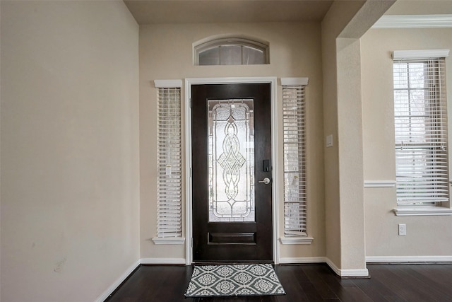 foyer featuring wood finished floors and baseboards