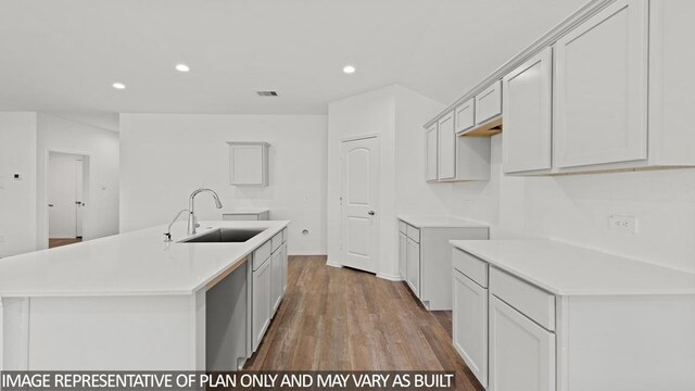 14615 Lost Cave Way, New Caney, TX 77357 - kitchen featuring wood finished floors, a sink, a kitchen island with sink, visible vents, and recessed lighting