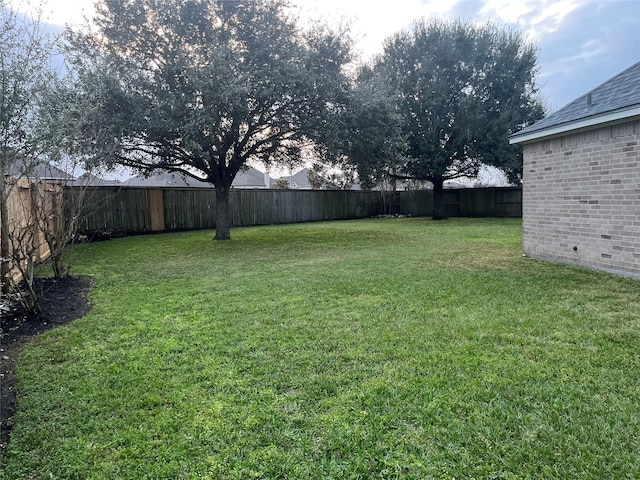 view of yard featuring a fenced backyard