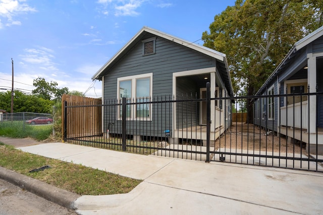 view of front facade featuring a fenced front yard and a gate