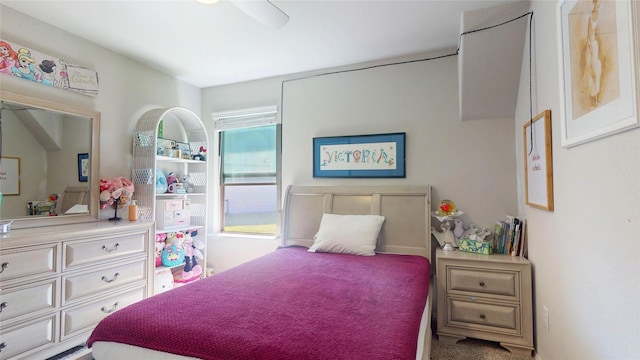 bedroom featuring ceiling fan