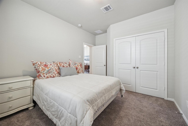 bedroom featuring a closet, carpet flooring, visible vents, and baseboards