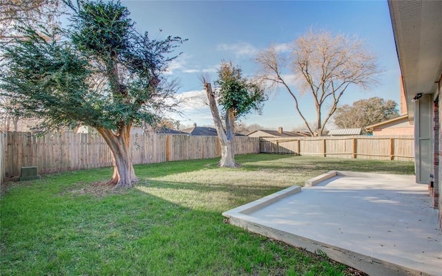 view of yard featuring a fenced backyard