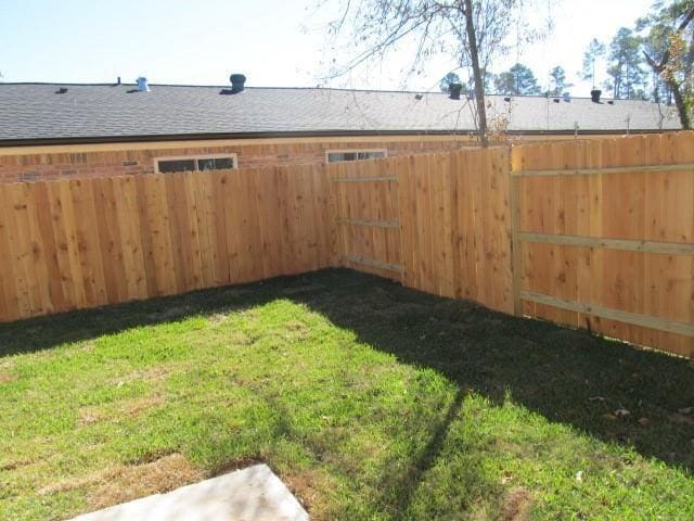 view of yard featuring a fenced backyard