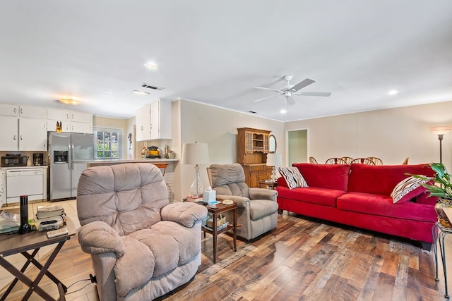 living area with light wood-style flooring, recessed lighting, a toaster, visible vents, and a ceiling fan