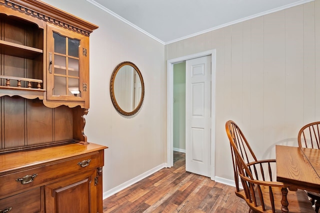 office area featuring ornamental molding, dark wood-style flooring, and baseboards