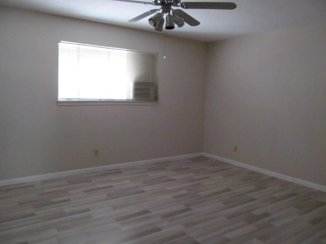 unfurnished room featuring light wood finished floors, a ceiling fan, and baseboards