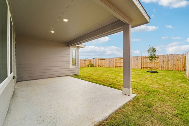 2542 Bay Winds Ln, Baytown, TX 77523 - view of patio / terrace