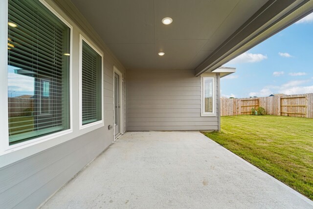 2542 Bay Winds Ln, Baytown, TX 77523 - view of patio