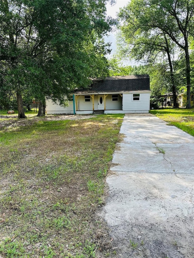 view of front of home featuring driveway and covered porch