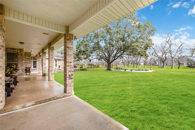 view of yard featuring a patio