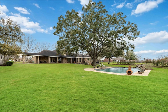 view of yard featuring a patio area