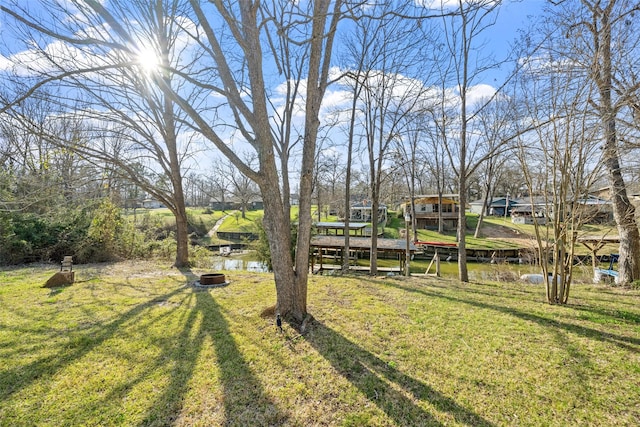 view of yard featuring a water view