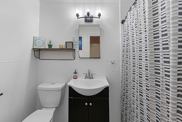 bathroom featuring a shower with curtain, toilet, and vanity