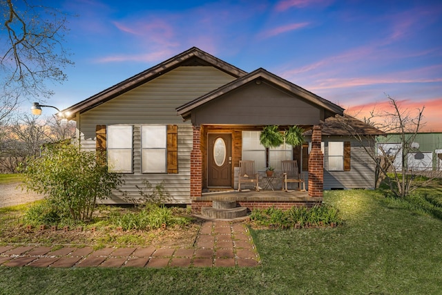 view of front of property featuring a yard and a porch