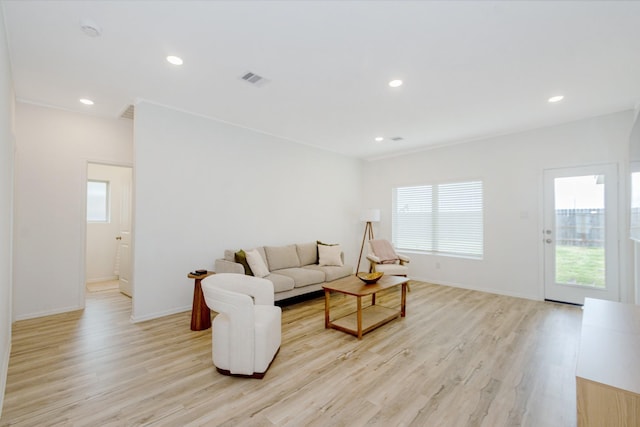 living area featuring light wood-style flooring, recessed lighting, and baseboards