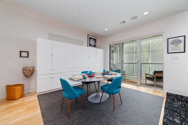 dining room featuring recessed lighting, visible vents, light wood-style flooring, and baseboards